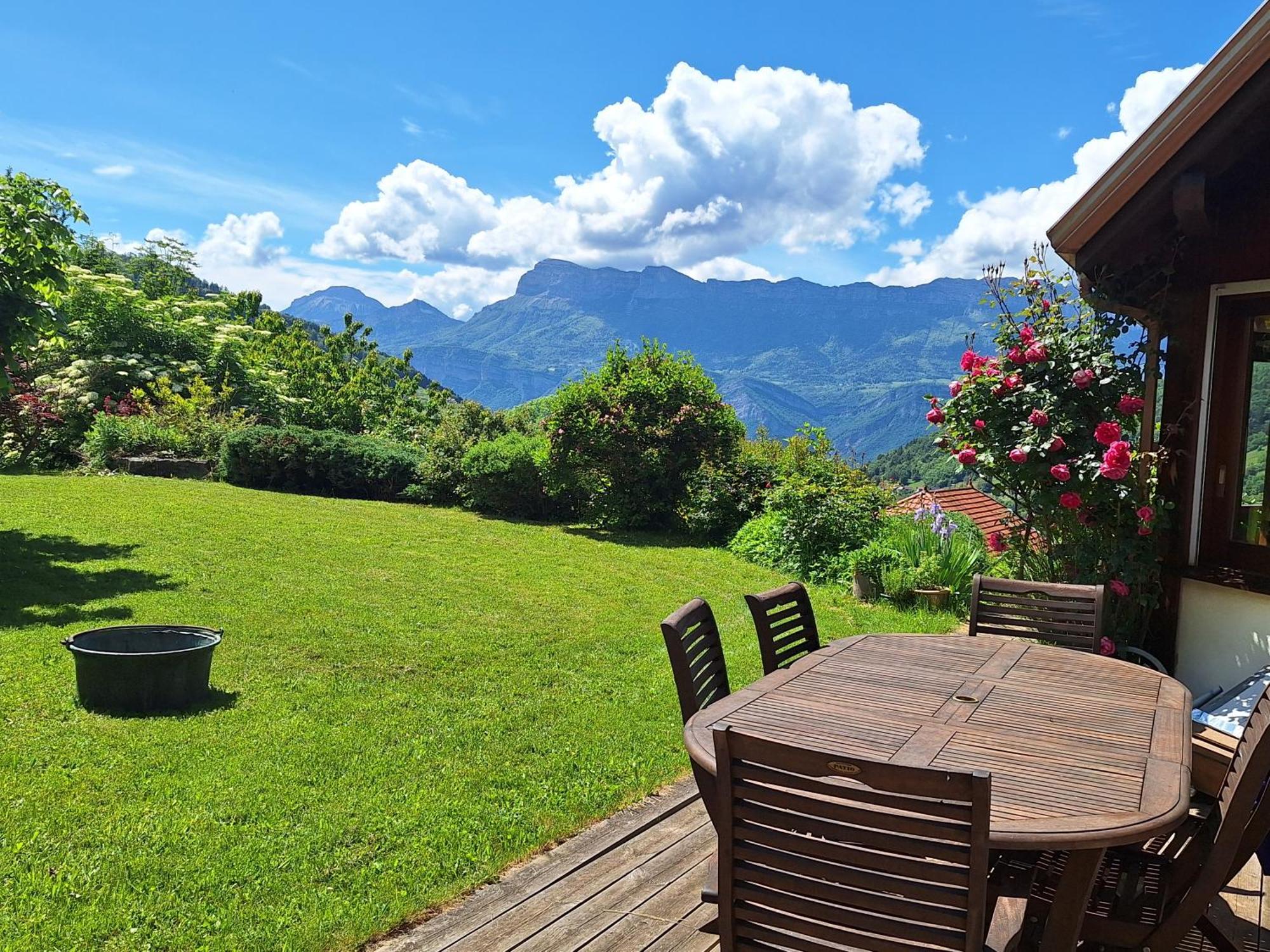 Eco-Logis Mad'In Belledonne Bed & Breakfast Theys Eksteriør bilde